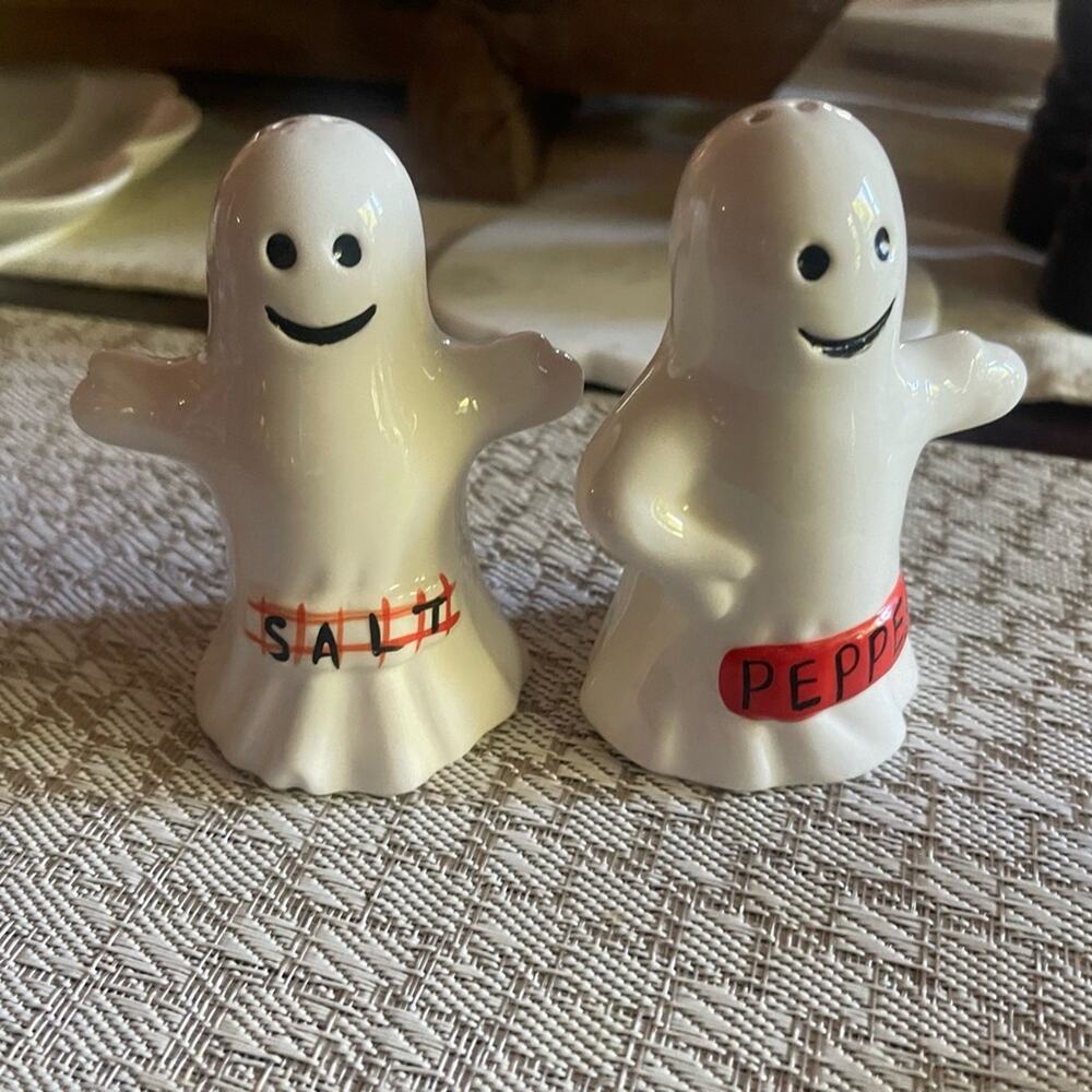 Hermitage Pottery Ghost Salt & Pepper shakers vintage 1995  Halloween